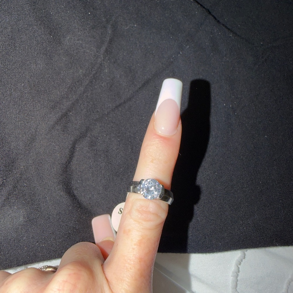 Elegant Silver Ring with Clear Gemstone